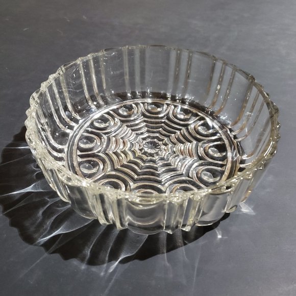 Vtg pressed glass spiderweb bowl - Picture 10 of 11